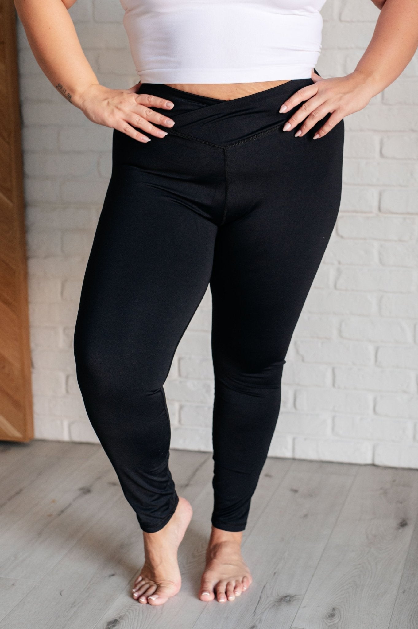 Do The Most V Front Leggings - Loving God