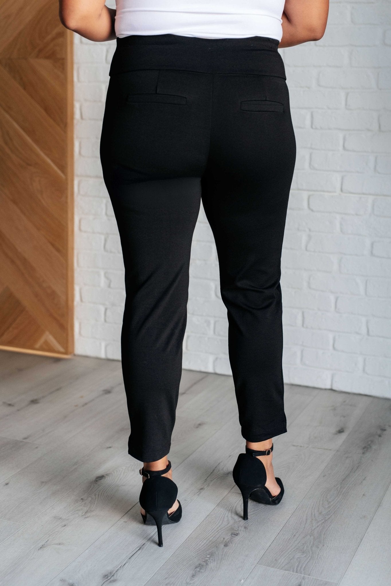 Magic Ankle Crop Skinny Pants in Black - Loving God