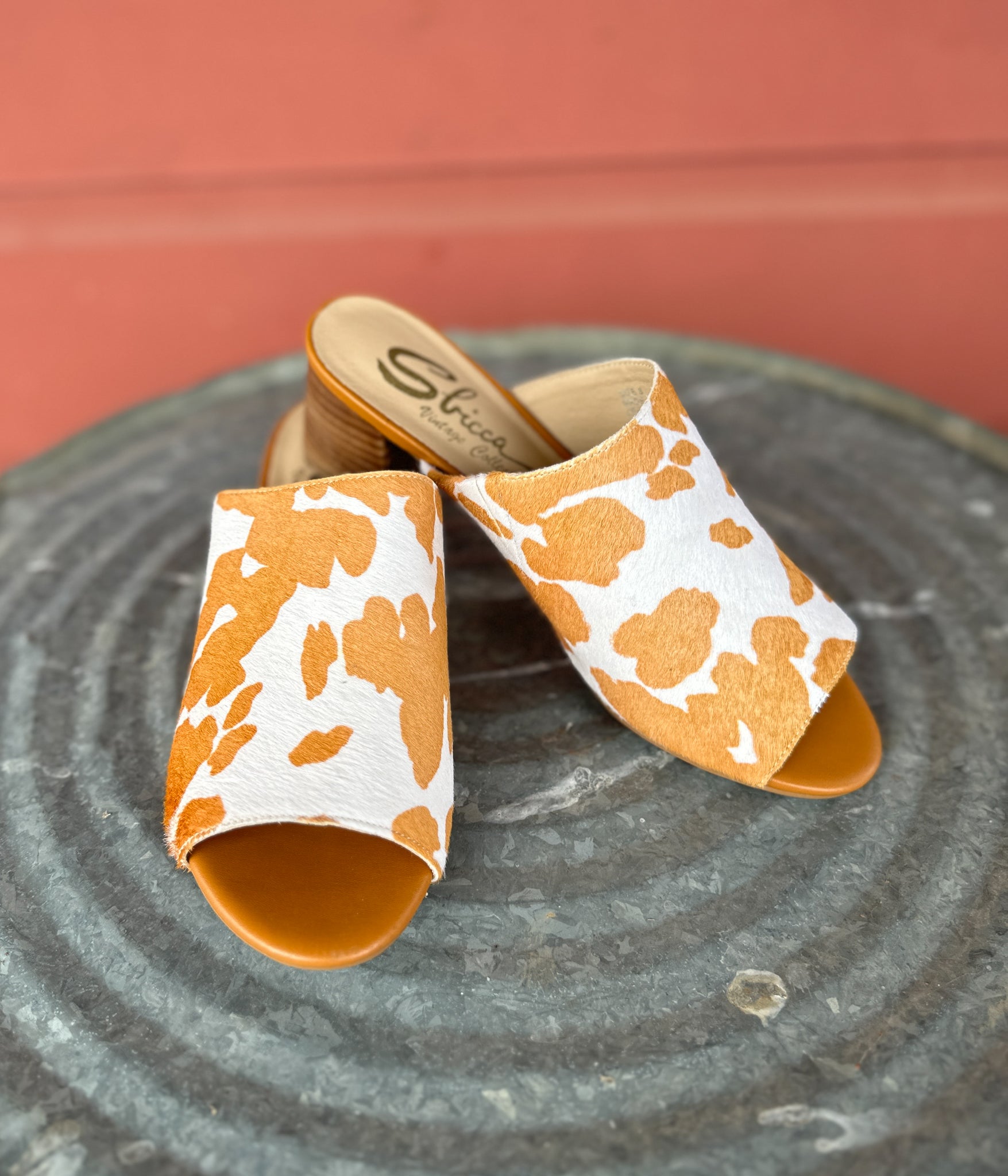 Richwood Peeptoe Tan and White Cowhide Slide - Loving God