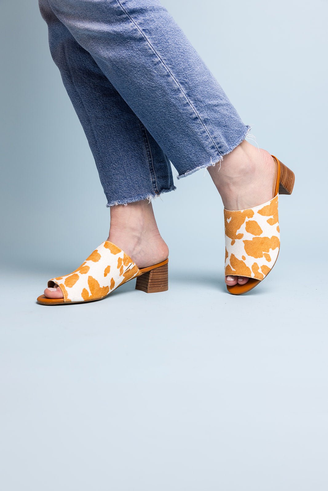 Richwood Peeptoe Tan and White Cowhide Slide - Loving God